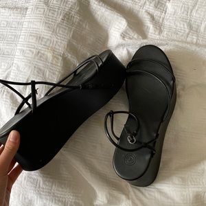 Black urban outfitters platform strappy sandals sz 10